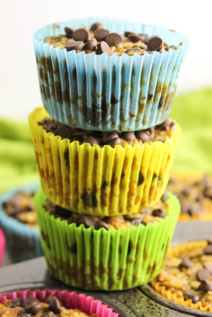 Easy Chocolate Chip Oatmeal Breakfast Cups