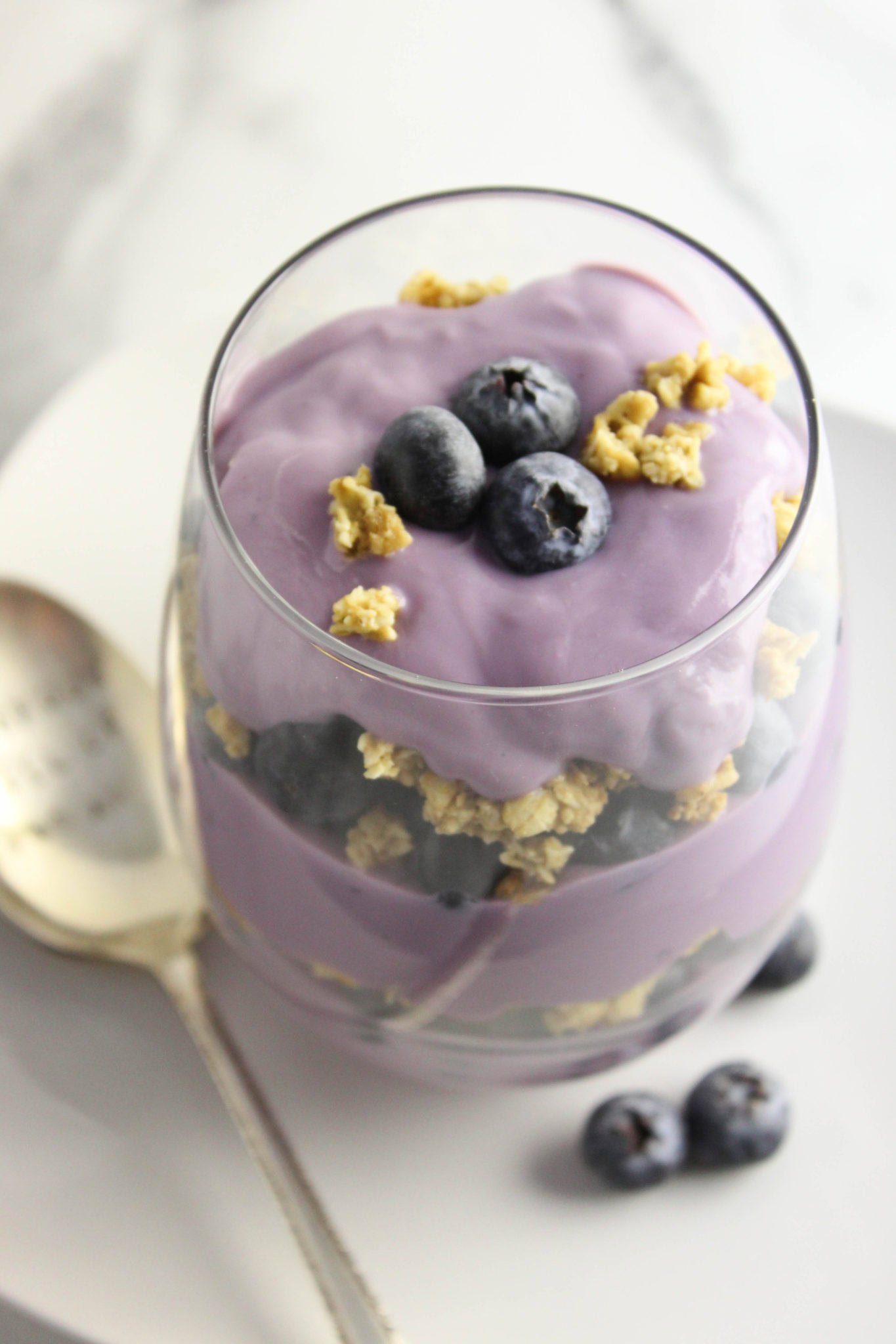 Healthy Blueberry Yogurt Breakfast Parfait