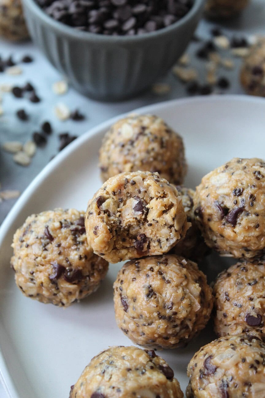 No‑bake peanut butter snack balls with crispy rice cereal