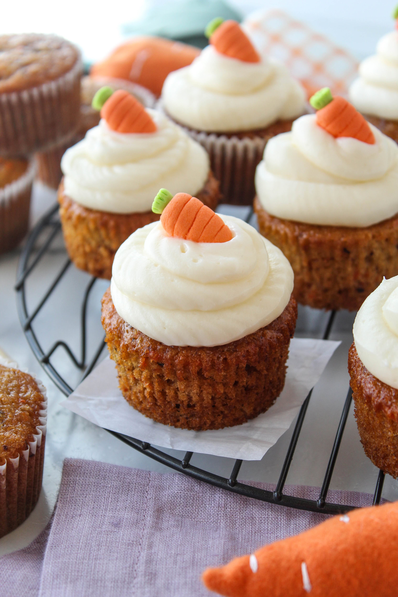 Frosted carrot cake cupcakes