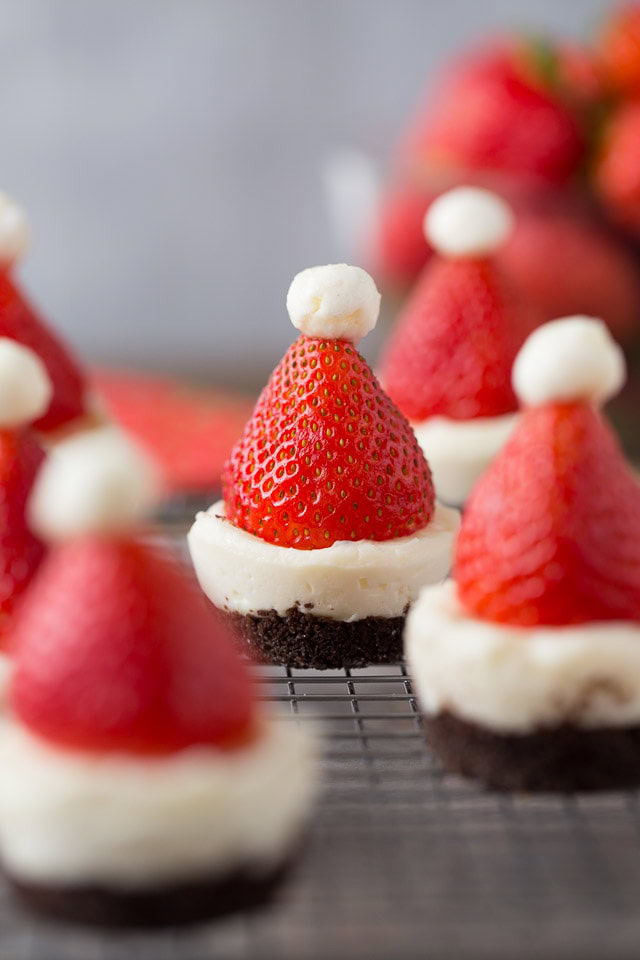 Mini No-Bake Santa Cheesecakes