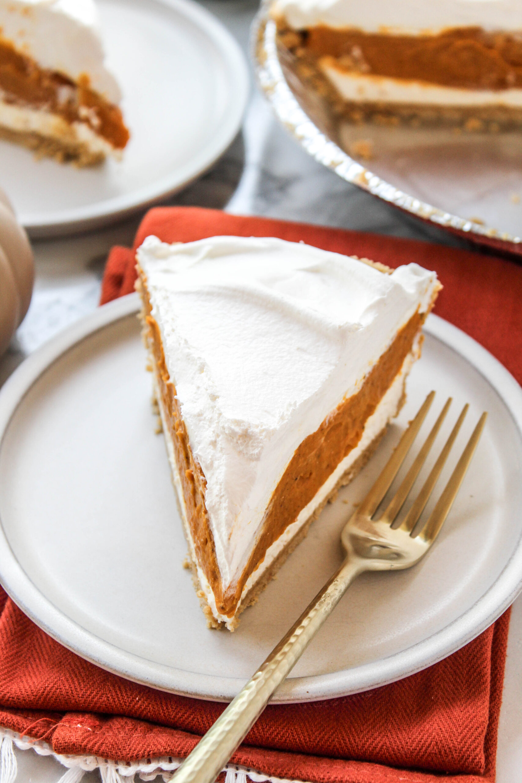 Easy no-bake pumpkin pie with creamy pumpkin filling and whipped topping