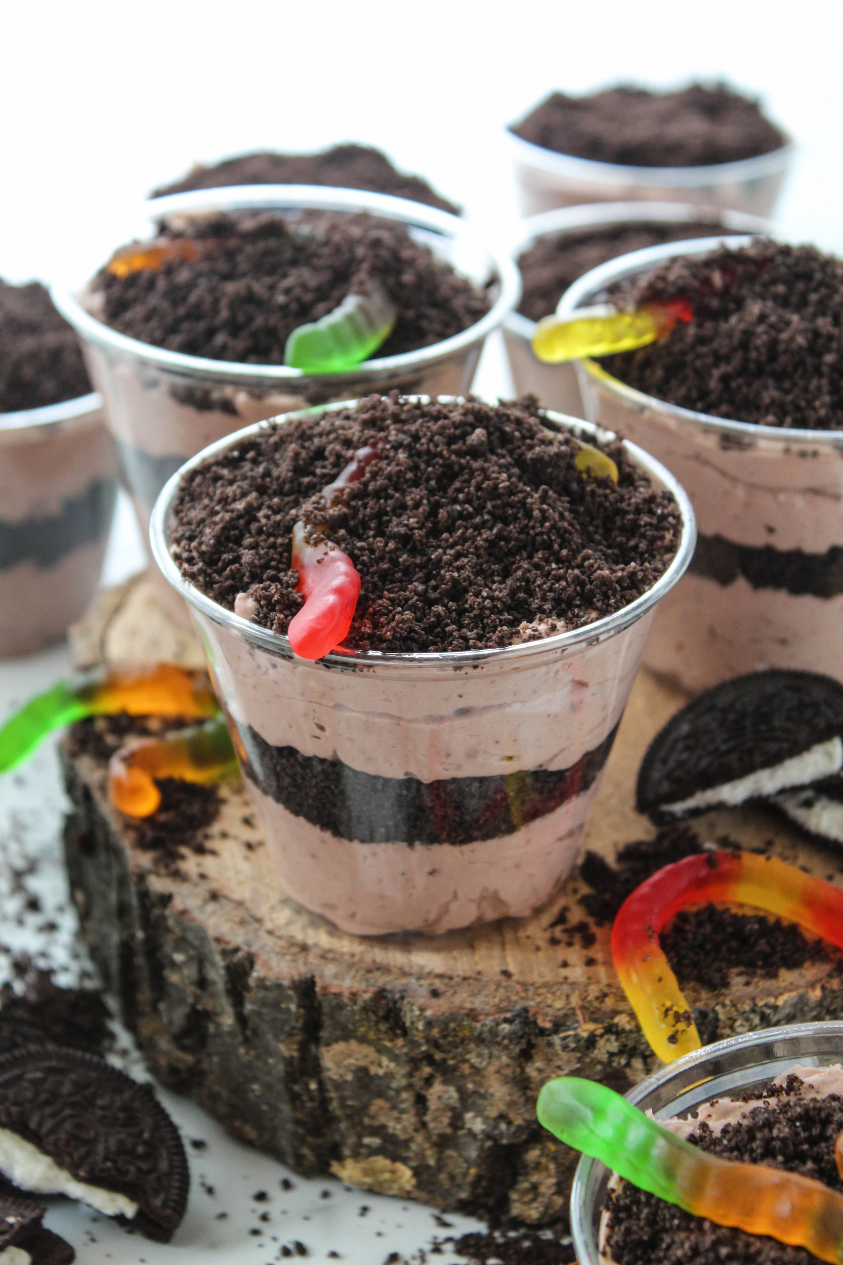 Oreo dirt cake cups with chocolate pudding and cookie crumbs