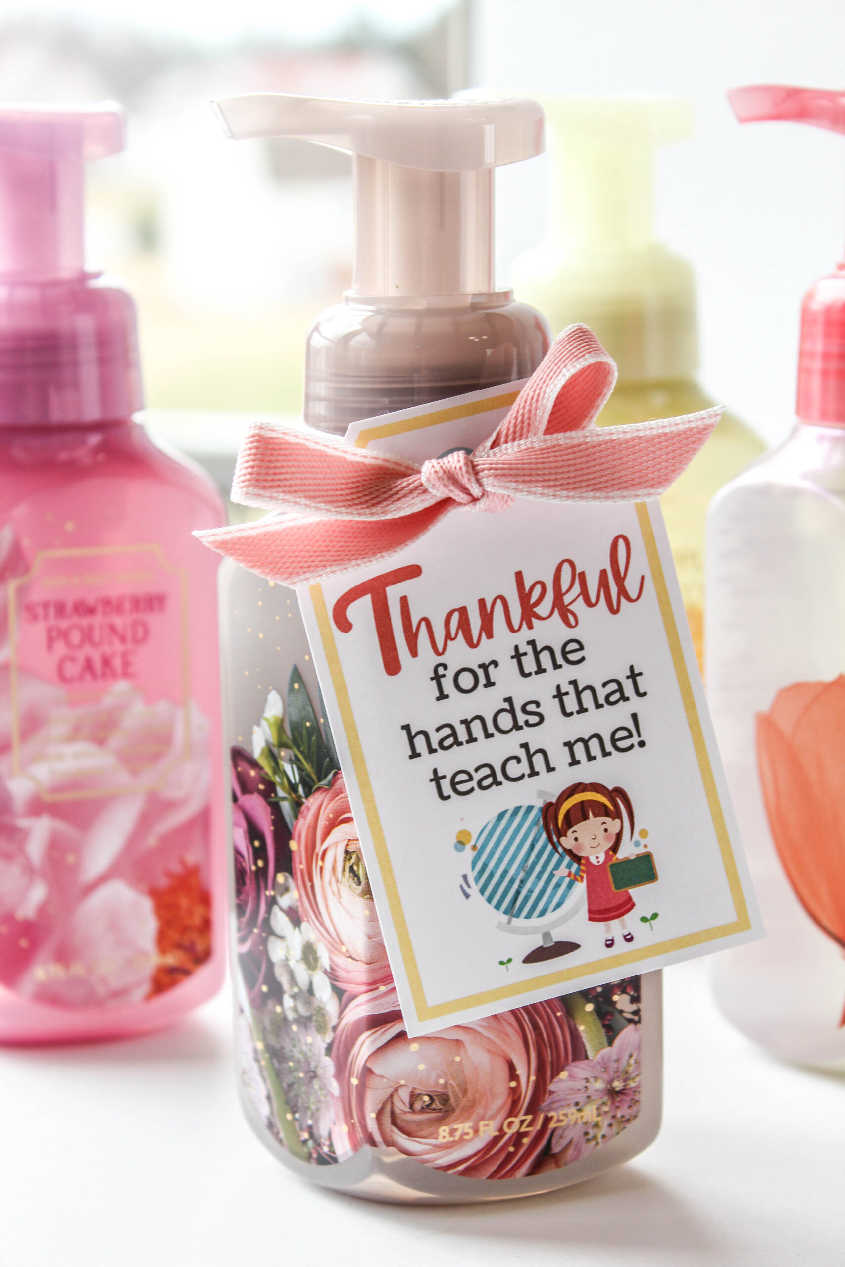 Free printable teacher gift tag reading “Thankful for the Hands That Teach Me” to go with hand soap