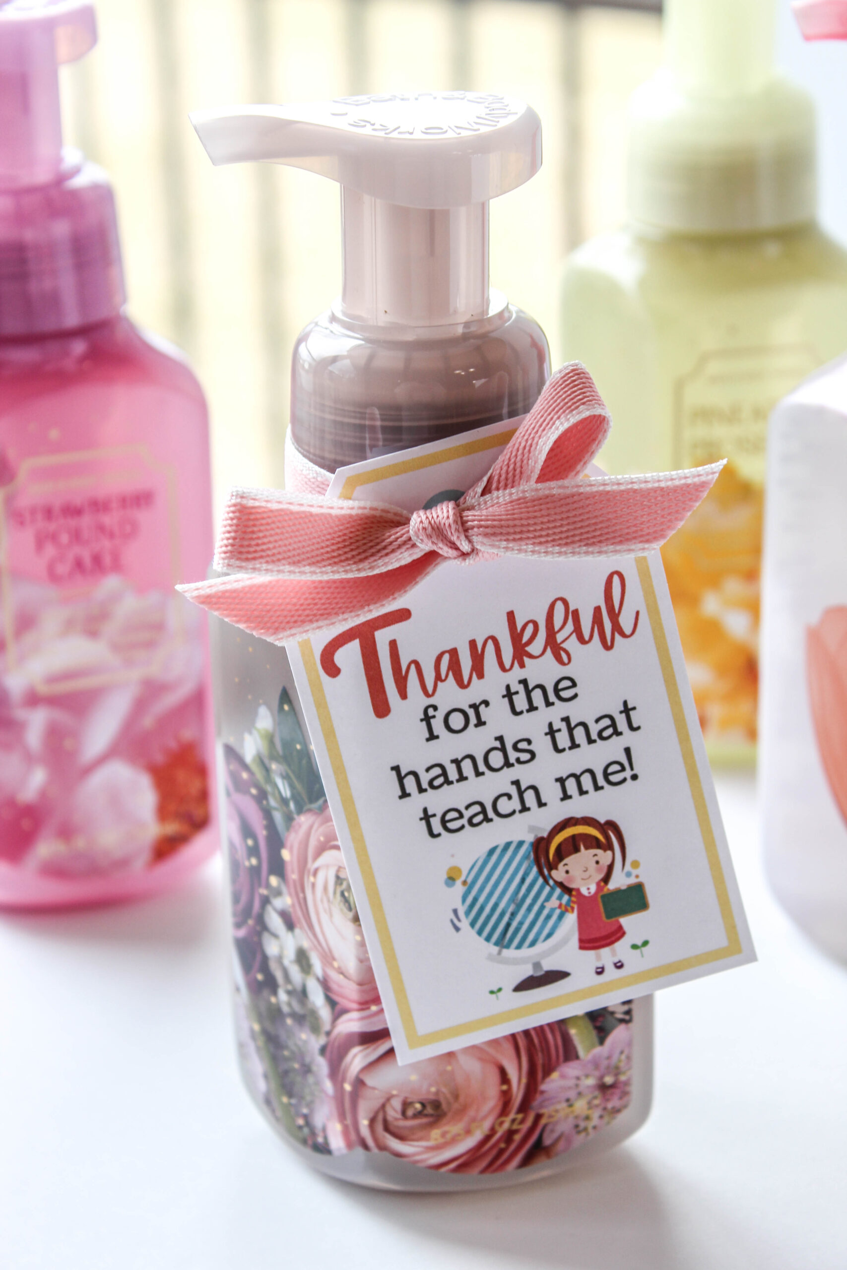 Free teacher appreciation printable tag designed for end-of-year or holiday gifts
