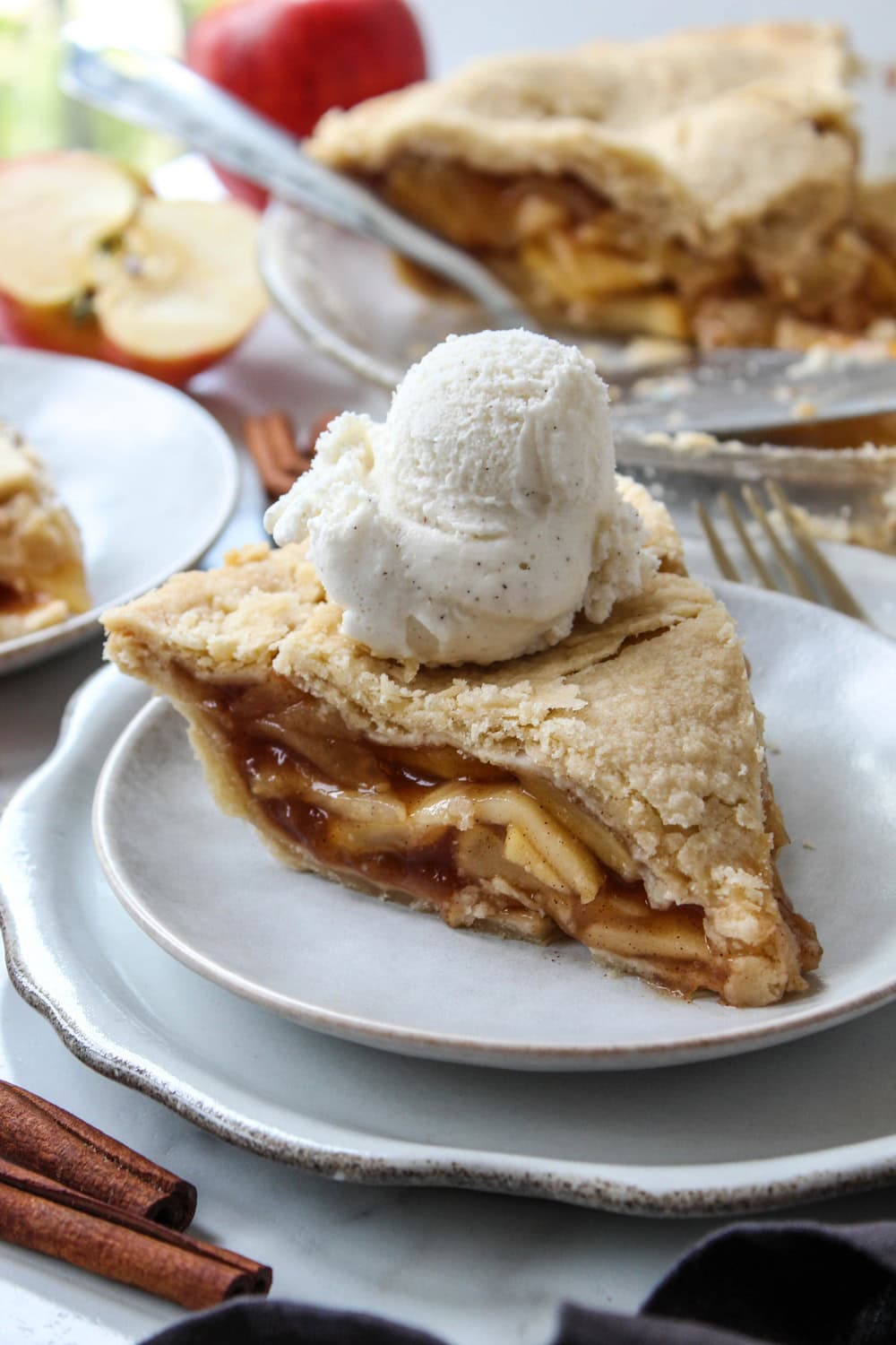 Beginner‑friendly apple pie sliced to show tender apples and buttery crust