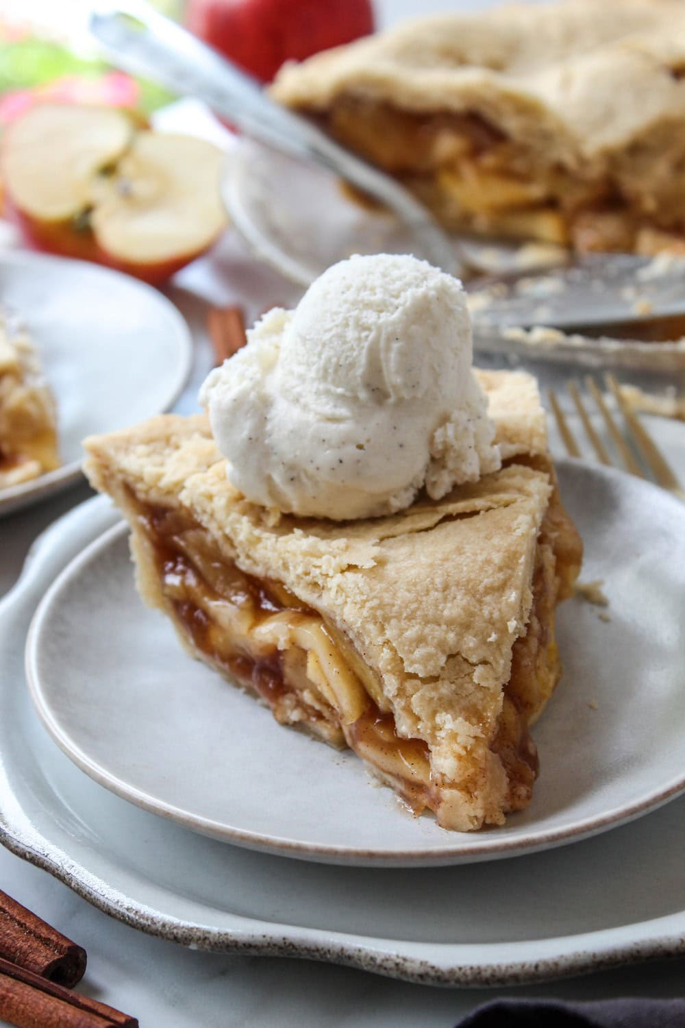 Easy apple pie for beginners with soft apple filling and lightly browned edges