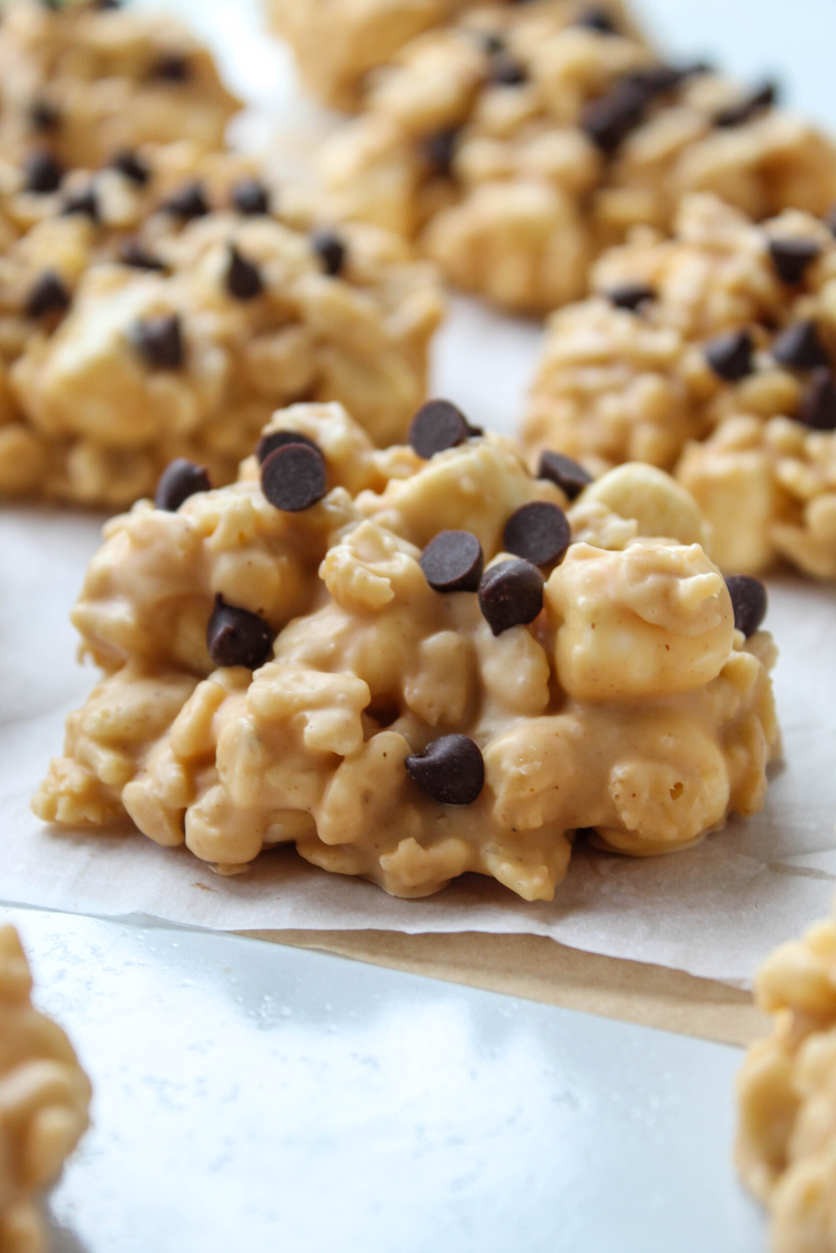 Easy avalanche cookies with peanut butter and crispy cereal