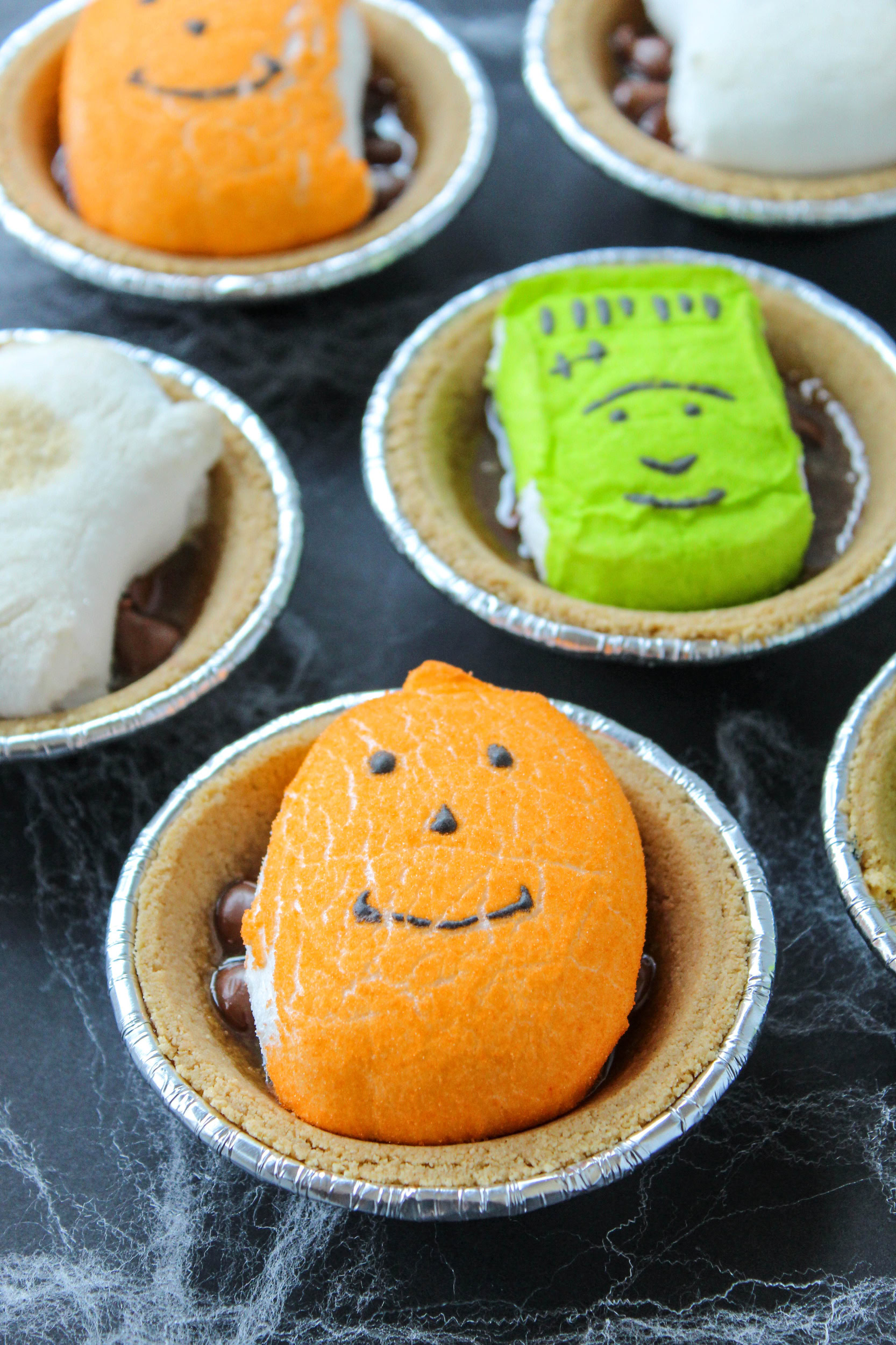 Halloween Mini S’mores Pies