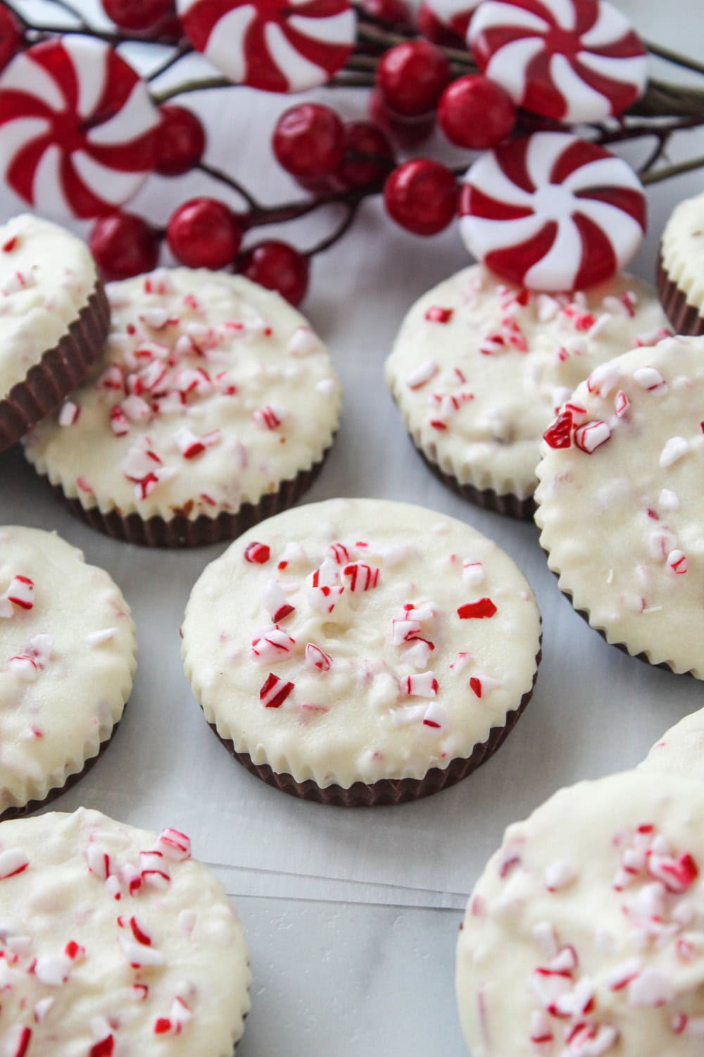Easy peppermint bark cups recipe for holiday parties and Christmas dessert tables