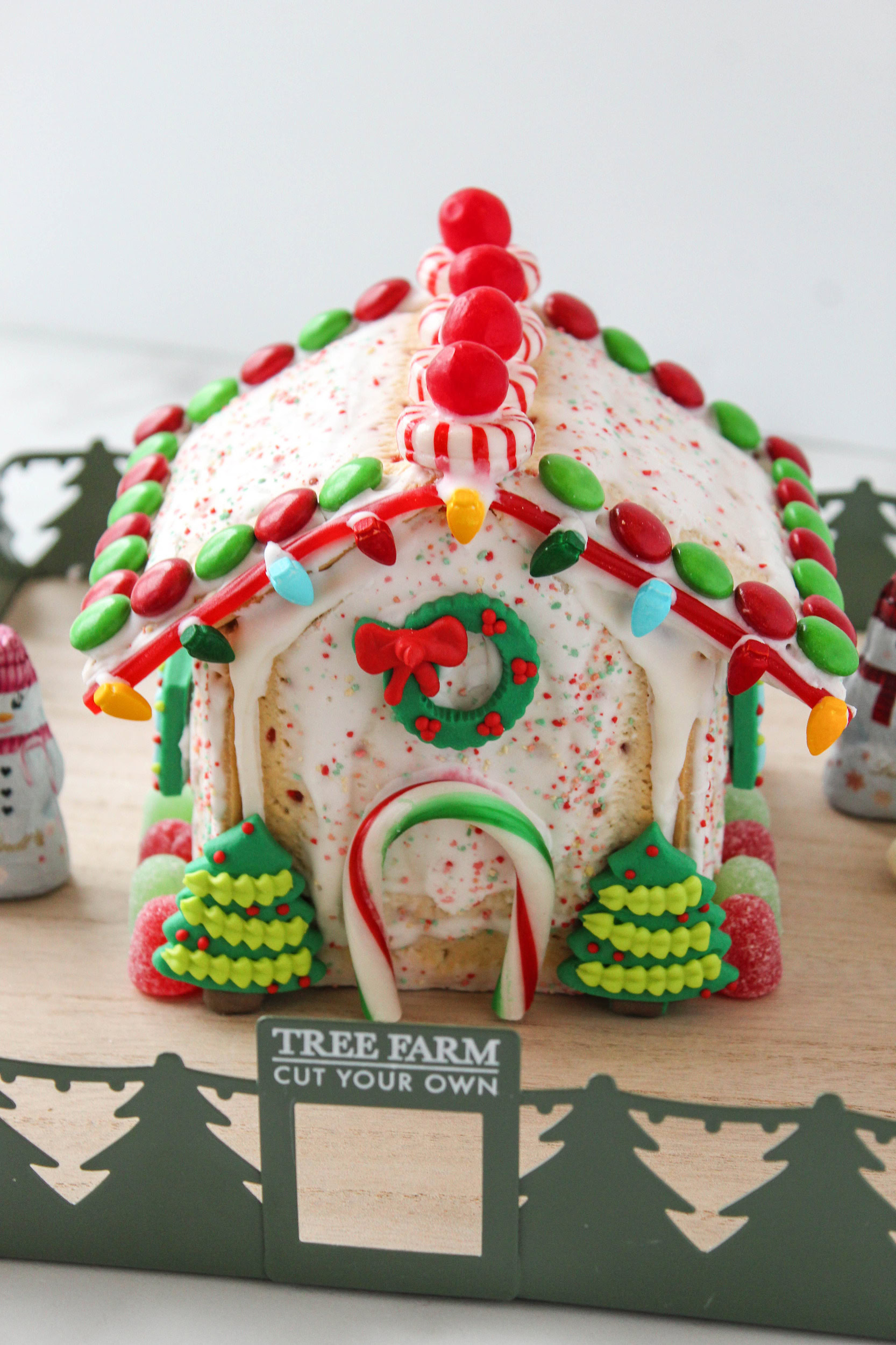 cute holiday gingerbread house made with toaster pastries