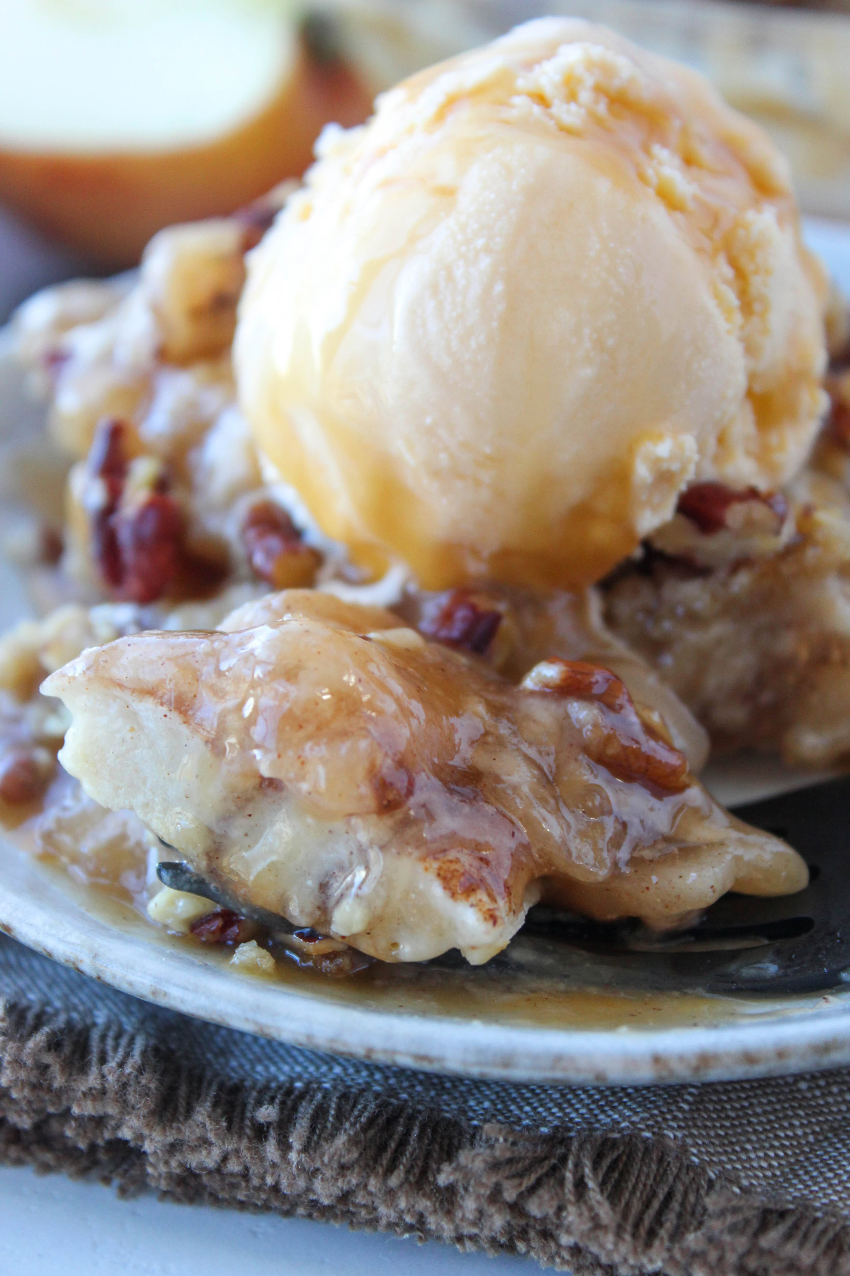 Cinnamon Roll Apple Pie Recipe