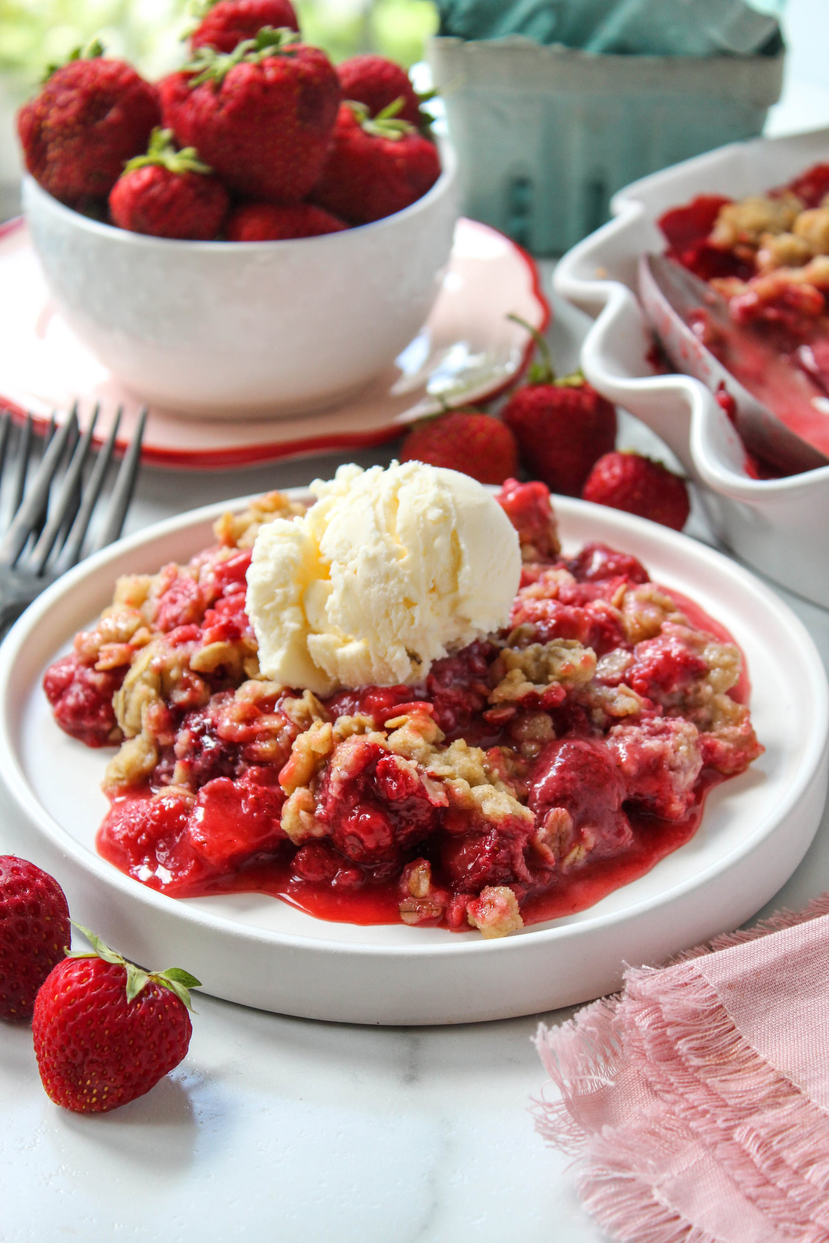 Close‑up of strawberry crisp showing juicy berries and a crisp oat crumble topping