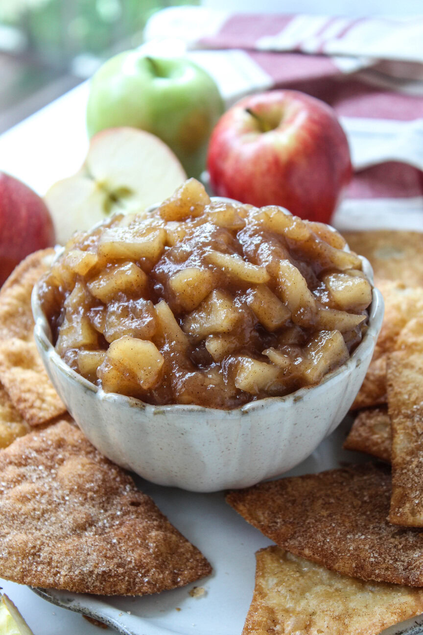 Close-up of chunky apple pie salsa with fresh apple pieces