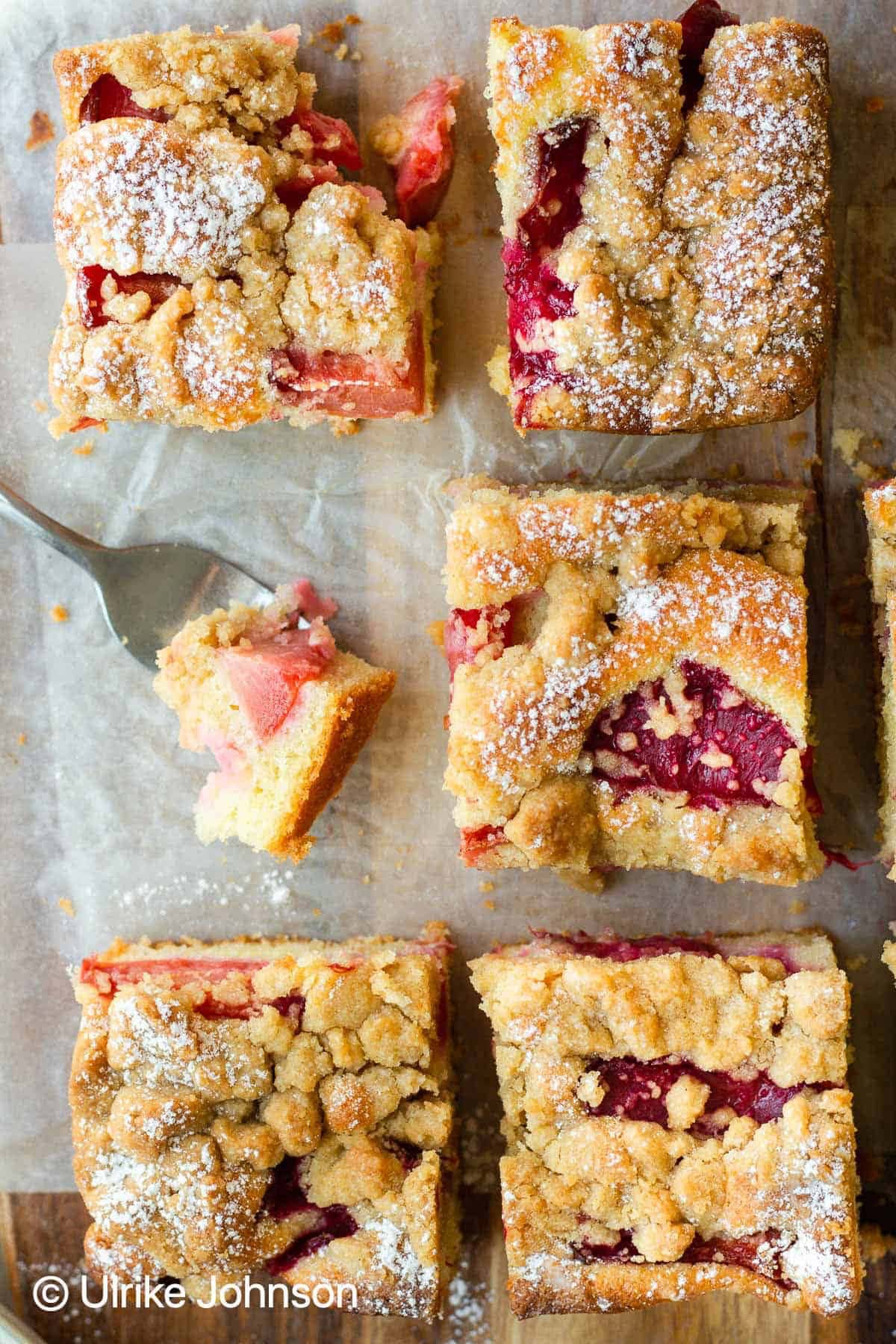German Plum Cake with Streusel Topping without Yeast (Pflaumenkuchen)